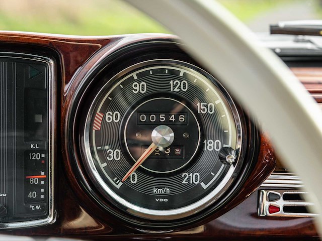 Mercedes-benz 250se coupé oldtimer - afbeelding 20 van  34