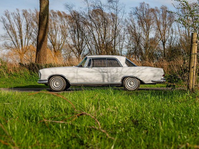 Mercedes-benz 250se coupé oldtimer - afbeelding 29 van  34