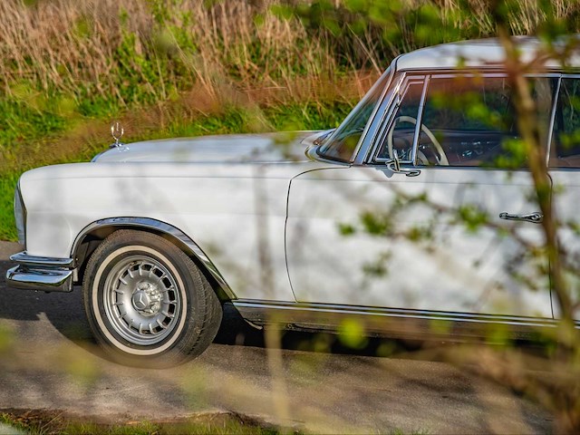 Mercedes-benz 250se coupé oldtimer - afbeelding 30 van  34