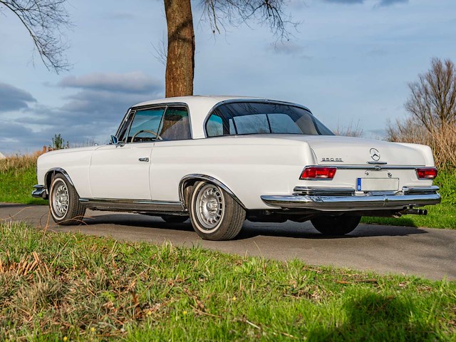 Mercedes-benz 250se coupé oldtimer - afbeelding 31 van  34