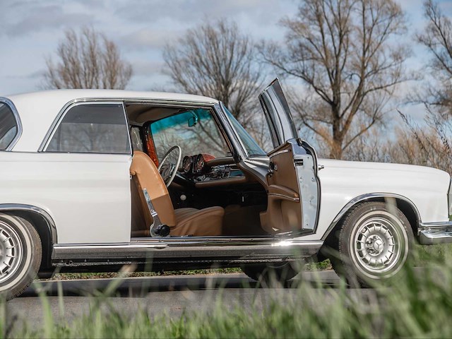 Mercedes-benz 250se coupé oldtimer - afbeelding 20 van  20