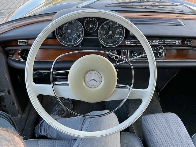 Mercedes-benz 280s (w108) 1968 oldtimer - afbeelding 19 van  78
