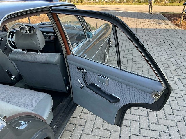 Mercedes-benz 280s (w108) 1968 oldtimer - afbeelding 33 van  78