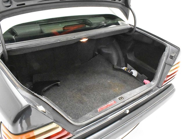 Mercedes-benz 300e - afbeelding 16 van  35