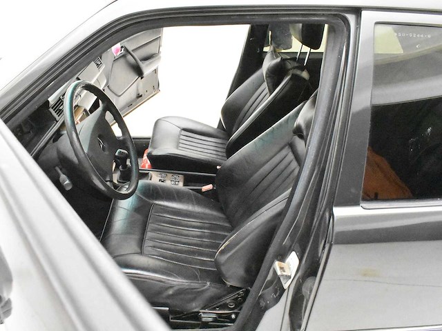 Mercedes-benz 300e - afbeelding 4 van  35