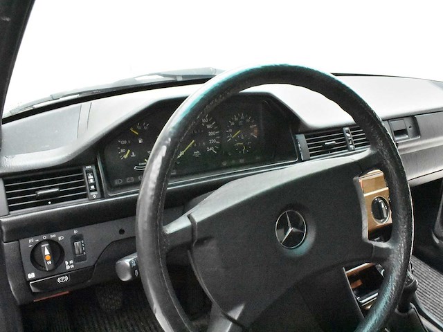 Mercedes-benz 300e - afbeelding 9 van  35