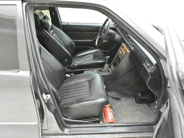 Mercedes-benz 300e - afbeelding 14 van  35