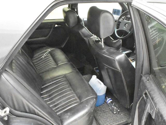 Mercedes-benz 300e - afbeelding 15 van  35