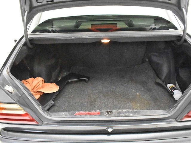 Mercedes-benz 300e - afbeelding 18 van  35