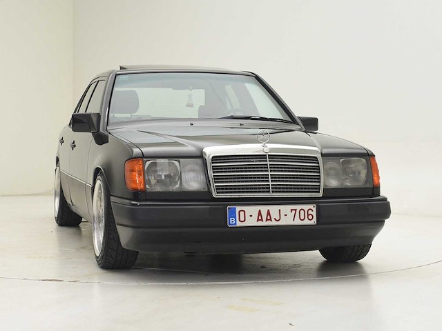 Mercedes-benz 300e - afbeelding 12 van  35