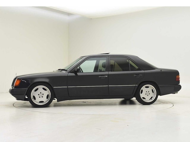 Mercedes-benz 300e - afbeelding 30 van  35