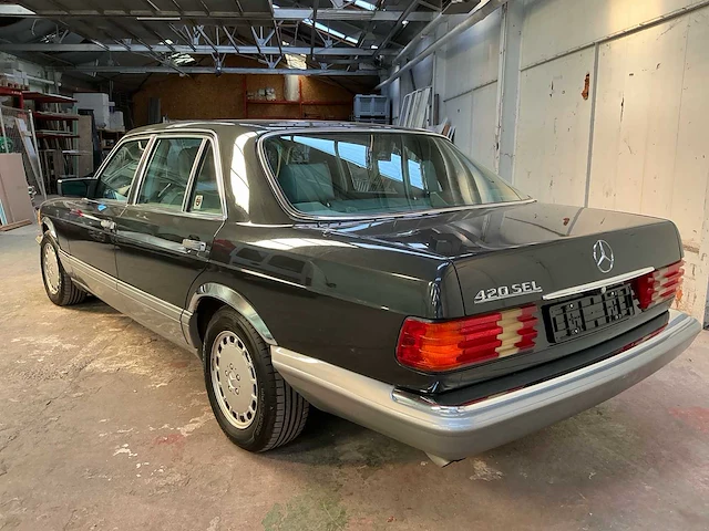 Mercedes-benz 420 sel oldtimer - afbeelding 23 van  29