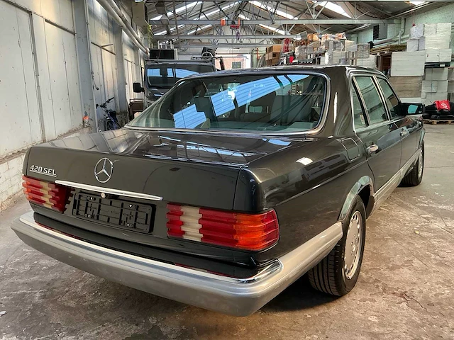 Mercedes-benz 420 sel oldtimer - afbeelding 13 van  18