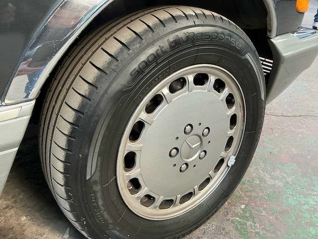 Mercedes-benz 420 sel oldtimer - afbeelding 15 van  29
