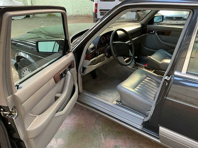 Mercedes-benz 420 sel oldtimer - afbeelding 29 van  29