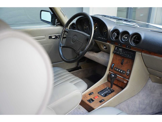 Mercedes-benz 560 sl - afbeelding 30 van  46