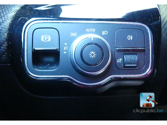 Mercedes-benz a 180 d - afbeelding 10 van  74