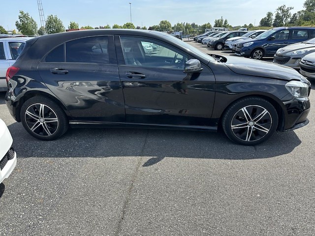 Mercedes-benz a-class (w176) 160 d 90 at, 2016 - afbeelding 31 van  36