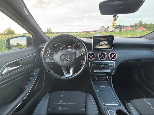 Mercedes-benz a180 amg line personenauto - afbeelding 7 van  37