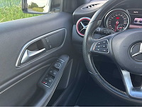 Mercedes-benz a180 amg line personenauto - afbeelding 9 van  37
