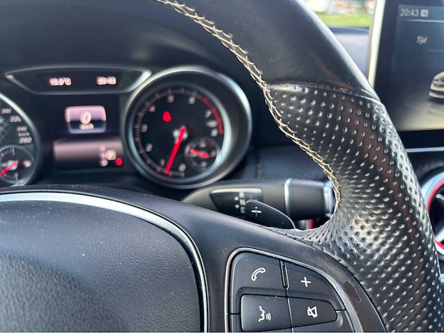 Mercedes-benz a180 amg line personenauto - afbeelding 10 van  37