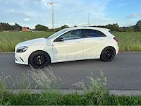 Mercedes-benz a180 amg line personenauto - afbeelding 12 van  37