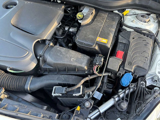 Mercedes-benz a180 amg line personenauto - afbeelding 28 van  37