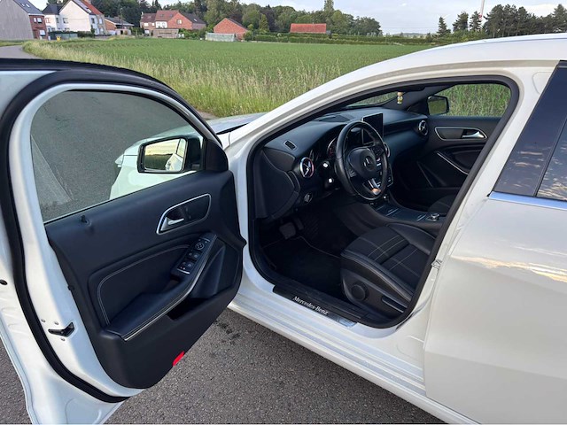 Mercedes-benz a180 amg line personenauto - afbeelding 5 van  37
