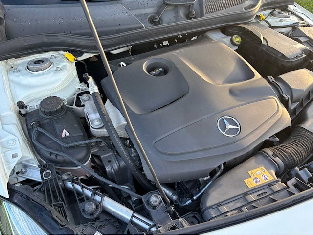 Mercedes-benz a180 amg line personenauto - afbeelding 29 van  37