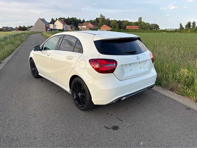 Mercedes-benz a180 amg line personenauto - afbeelding 23 van  37