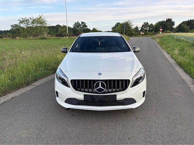 Mercedes-benz a180 amg line personenauto - afbeelding 36 van  37
