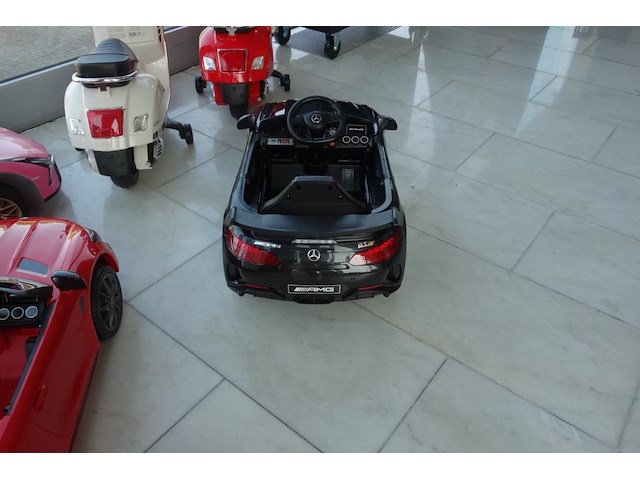 Mercedes benz amg gt-r - afbeelding 3 van  4