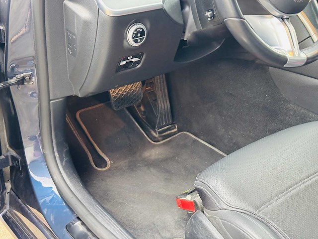 Mercedes-benz c200d 2023 - afbeelding 14 van  40