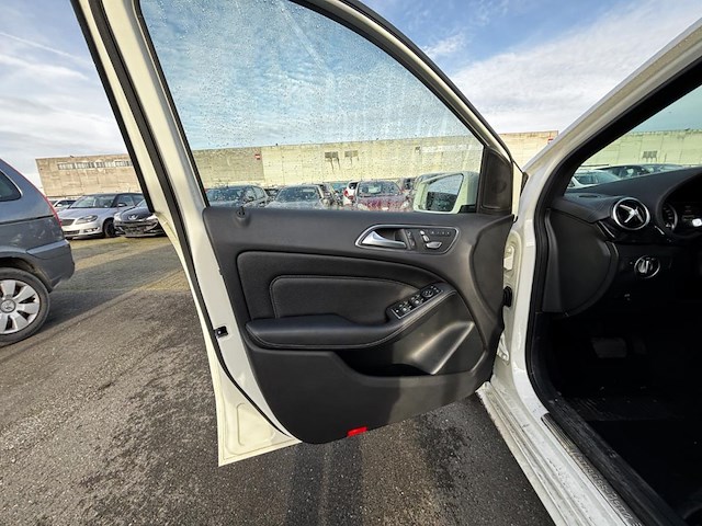 Mercedes-benz classe) b (electric at, 2016 - afbeelding 27 van  29