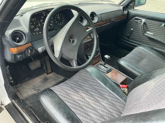 Mercedes-benz coupé 230ce oldtimer - afbeelding 7 van  32