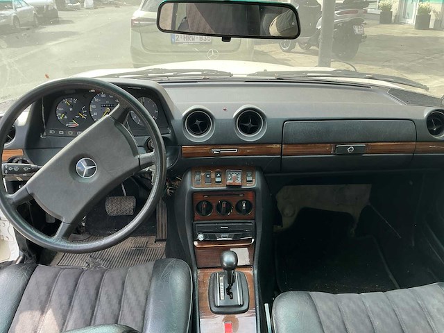 Mercedes-benz coupé 230ce oldtimer - afbeelding 8 van  32