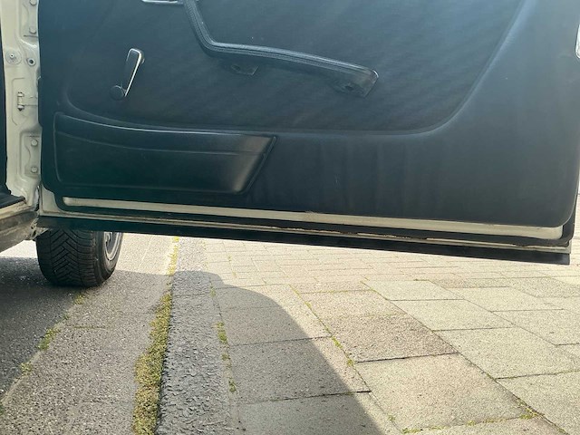 Mercedes-benz coupé 230ce oldtimer - afbeelding 17 van  32