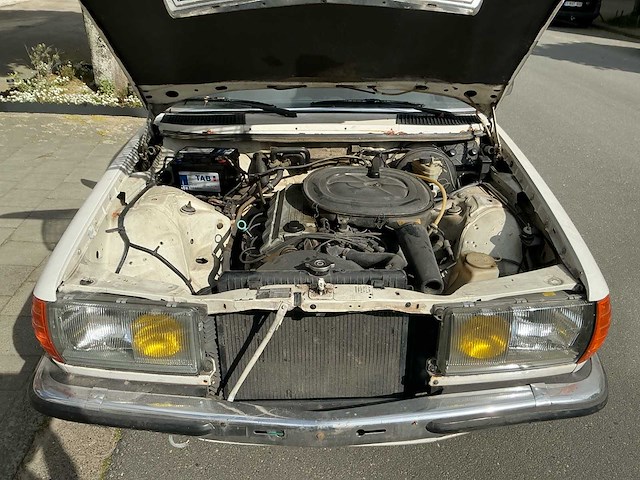 Mercedes-benz coupé 230ce oldtimer - afbeelding 20 van  32