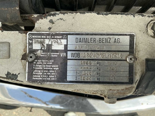 Mercedes-benz coupé 230ce oldtimer - afbeelding 22 van  32