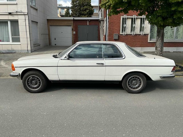 Mercedes-benz coupé 230ce oldtimer - afbeelding 12 van  32