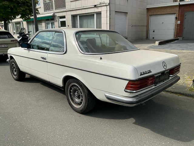 Mercedes-benz coupé 230ce oldtimer - afbeelding 23 van  32