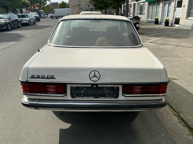 Mercedes-benz coupé 230ce oldtimer - afbeelding 27 van  32