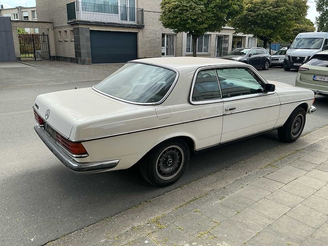Mercedes-benz coupé 230ce oldtimer - afbeelding 28 van  32