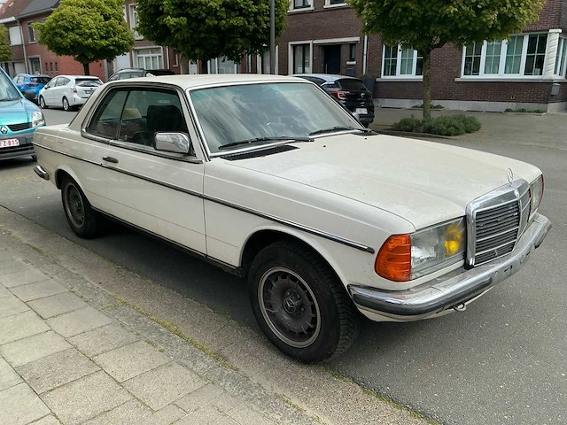 Mercedes-benz coupé 230ce oldtimer - afbeelding 30 van  32