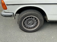 Mercedes-benz coupé 230ce oldtimer - afbeelding 32 van  32
