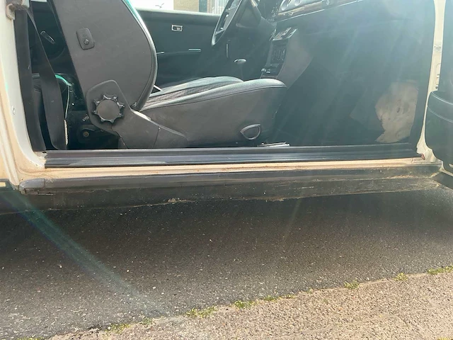 Mercedes-benz coupé 230ce oldtimer - afbeelding 16 van  32
