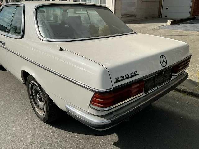 Mercedes-benz coupé 230ce oldtimer - afbeelding 19 van  32