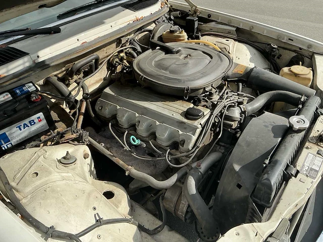 Mercedes-benz coupé 230ce oldtimer - afbeelding 21 van  32
