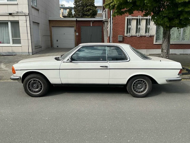 Mercedes-benz coupé 230ce oldtimer - afbeelding 12 van  32