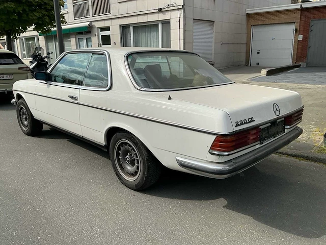 Mercedes-benz coupé 230ce oldtimer - afbeelding 23 van  32